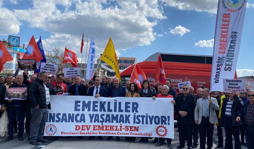 Çorum'da emekliler meydana indi