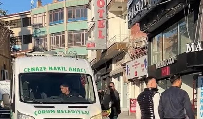 Otel odasında ölü bulundu