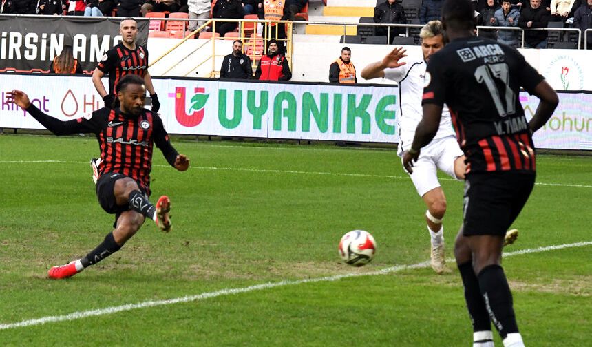 Gol sayısını 12'ye çıkardı