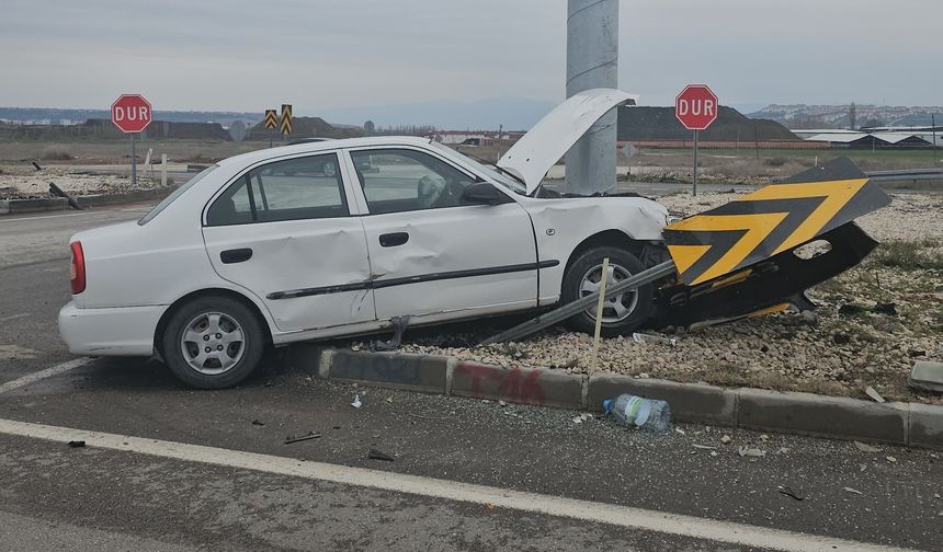 Çorum'da iki otomobilin çarpıştığı kazada 6 kişi yaralandı