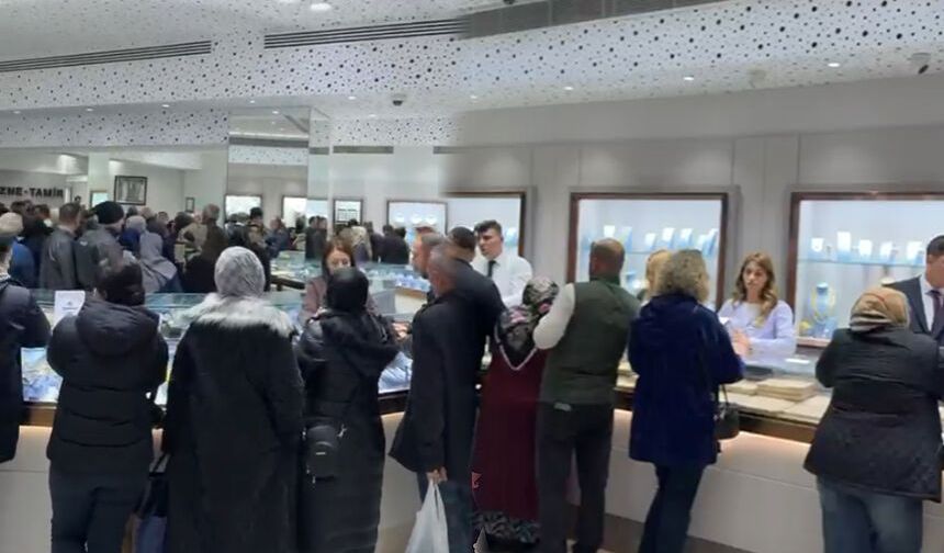 Çorum'da vatandaşlar kuyumculara akın etti