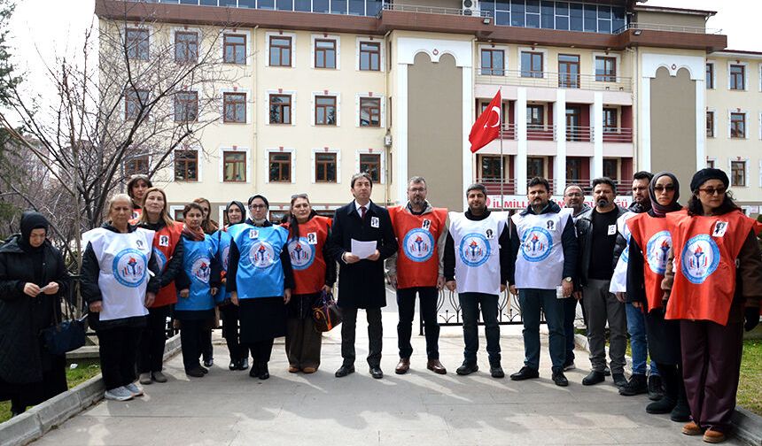 Çorum'da öğretmenler iş bıraktı