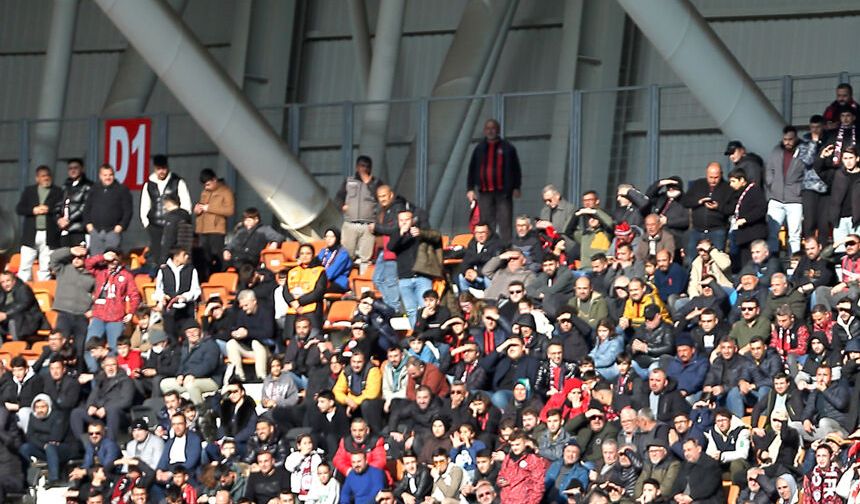 Bu tribündeki taraftarlar Bandırma maçına giremeyecek!