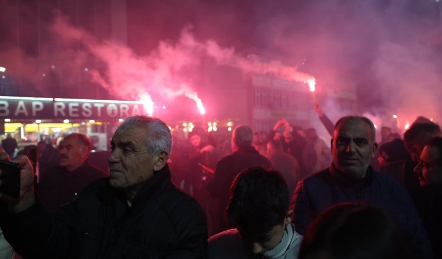 Efe'ler meşalelerle karşılandı