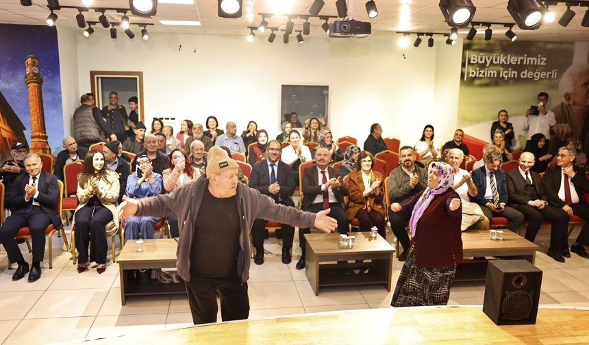 Huzurevinde doğum günü etkinliği