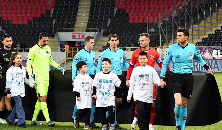 Çorum FK Otizm gününü unutmadı