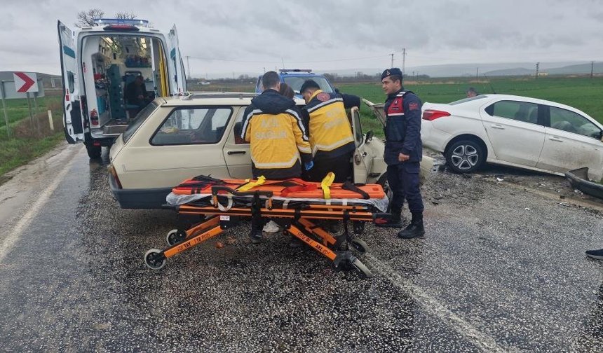 Sağanak yağış  beraberinde kazayı getirdi