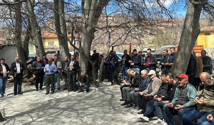 Bu köyde yağmur duasına çıkıldı