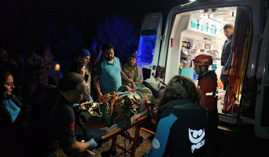 Uçuruma düşen kişi 5 saat süren çalışmayla kurtarıldı