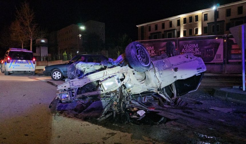 Tuzcular Kavşağında kaza: Araç hurdaya döndü