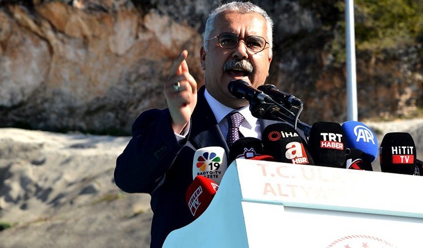 'Biz onların yaptığı gibi eşek heykeli açmıyoruz'