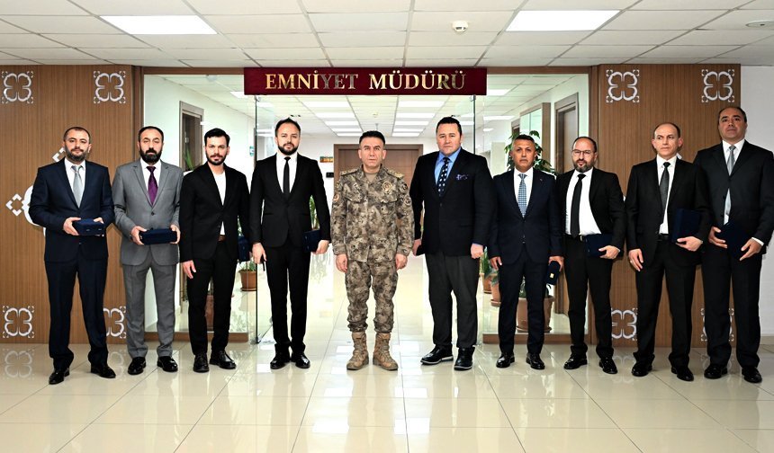 Asayiş ve Dolandırıcılık Şube ekiplerine plaket