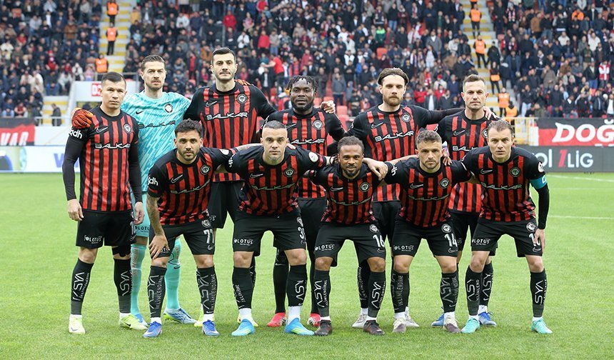 Çorum FK Sakaryaspor'a konuk oluyor