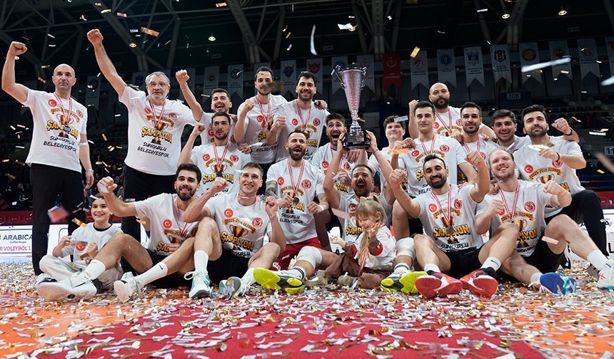 Şampiyon kupasını aldı