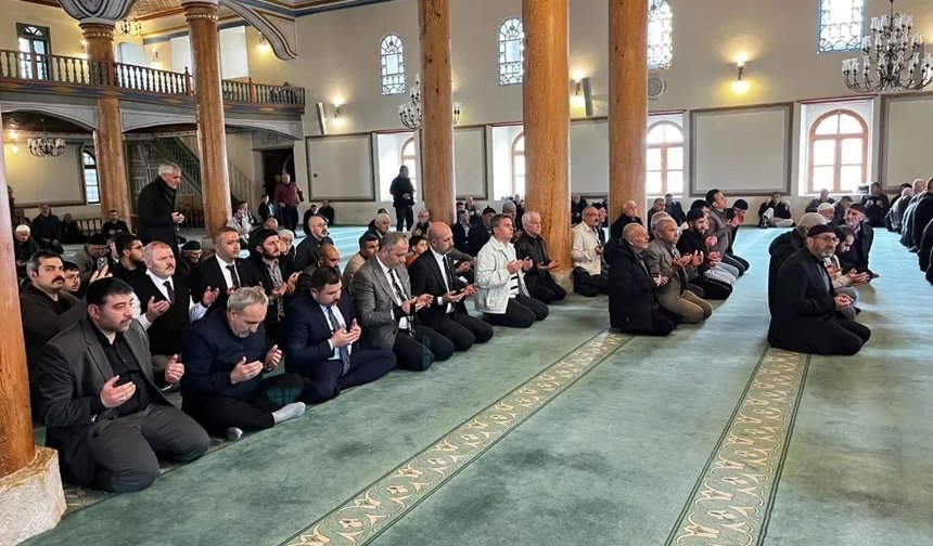 Alparslan Türkeş dualarla anıldı