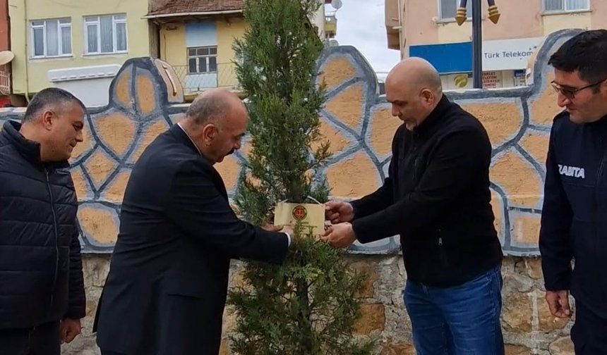 Bekir Şahin  adına fidan dikti