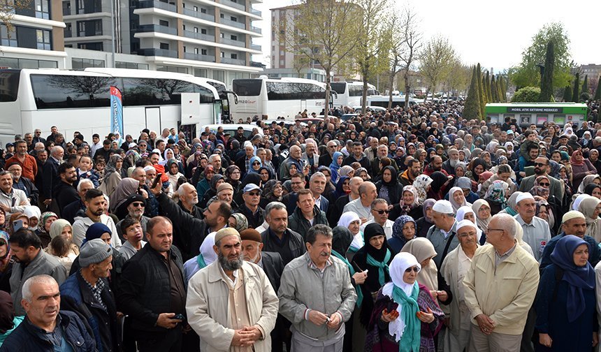 Hacı adayları dualarla uğurlandı