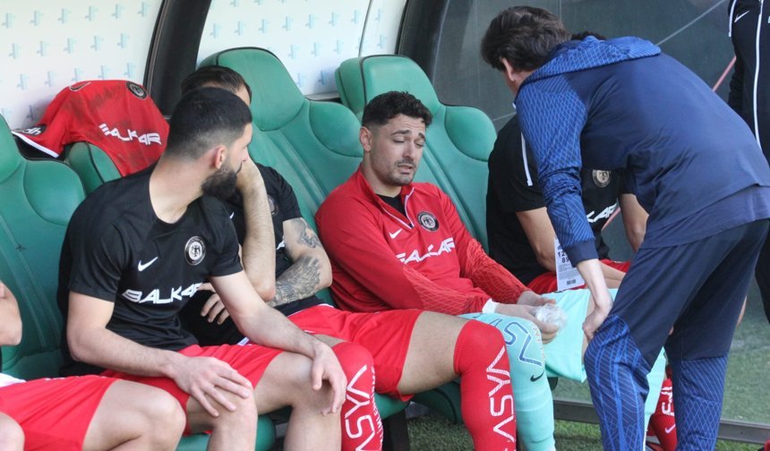 Orta parmağı çıktı