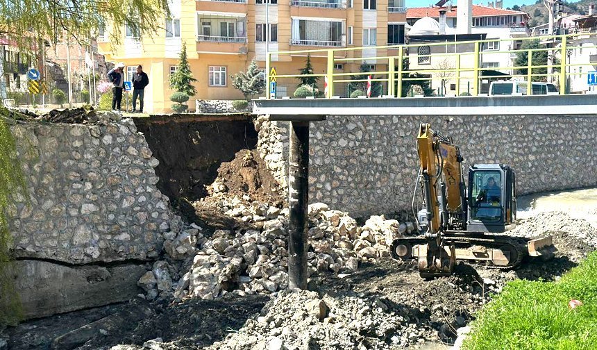 Köprü geçici olarak kullanıma kapatıldı