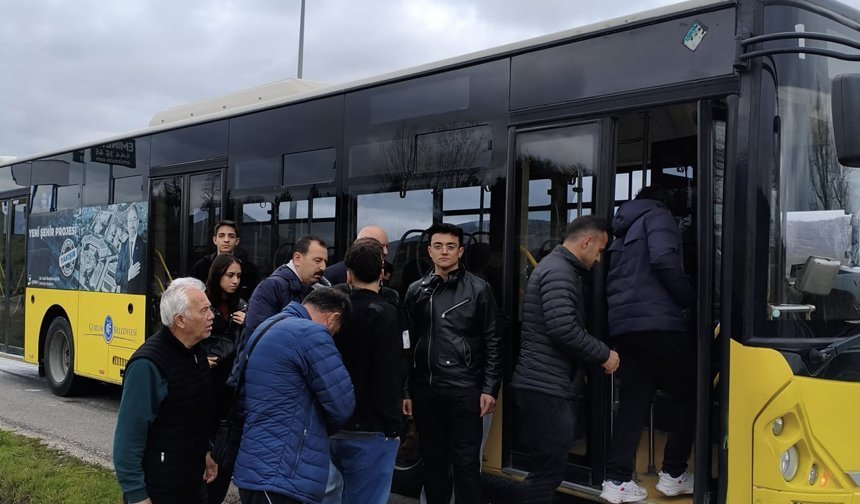 Yolda kalan kafilenin imdadına belediye yetişti