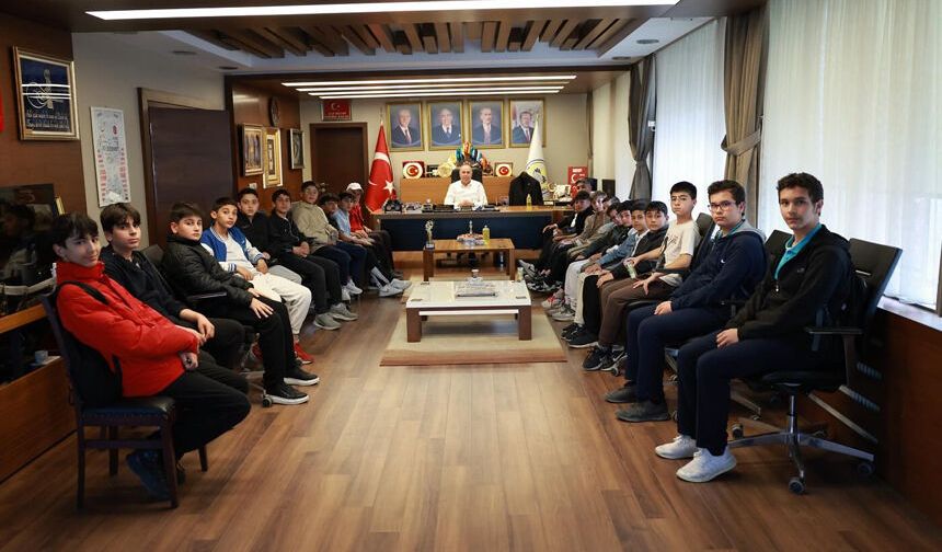 Başkan Aslan U 13 takımını kabul etti