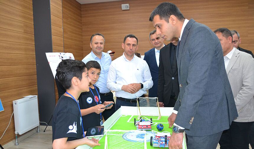 Kargı'da TÜBİTAK Bilim Fuarı açıldı