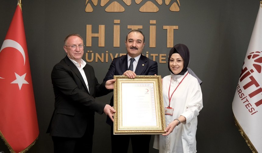 Kızılay'dan HİTÜ'ye gümüş madalya