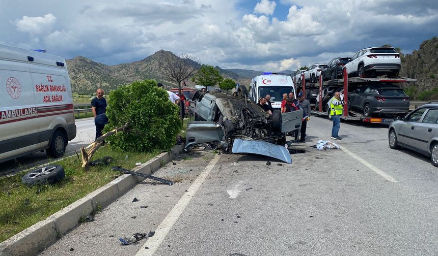 Takla atan otomobildeki 4 kişi yaralandı