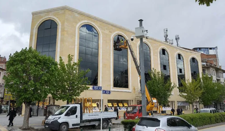 Ahlatcı'nın yeni binası göz kamaştırıyor
