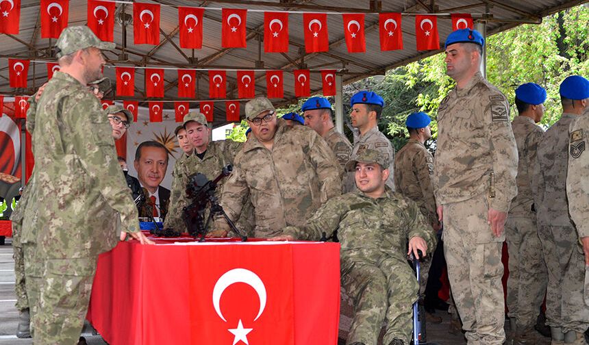 Çakı gibi asker oldular