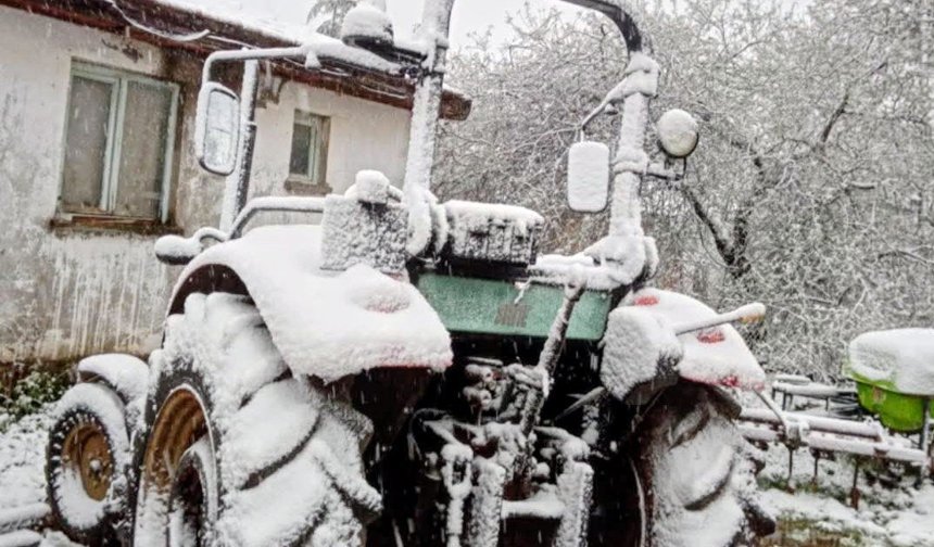 Çorum'da bu köy güne karla uyandı