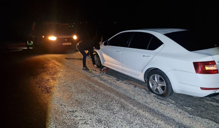 Bu yola dikkat, 5 aracın lastiği patladı