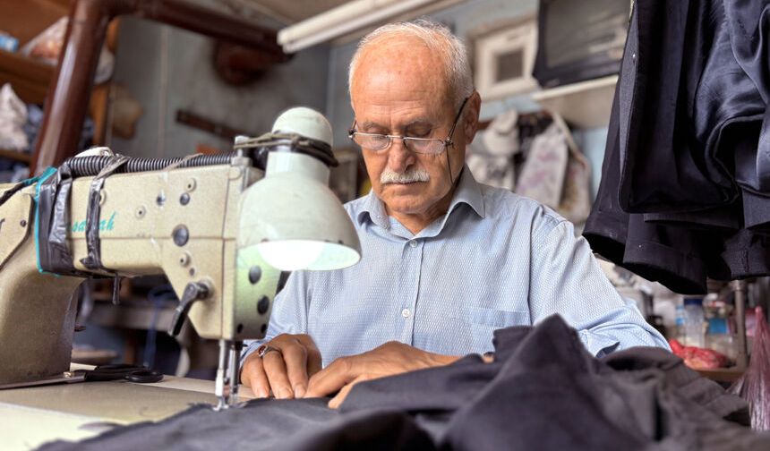 Mesleğini 71 yaşında aşkla sürdürüyor