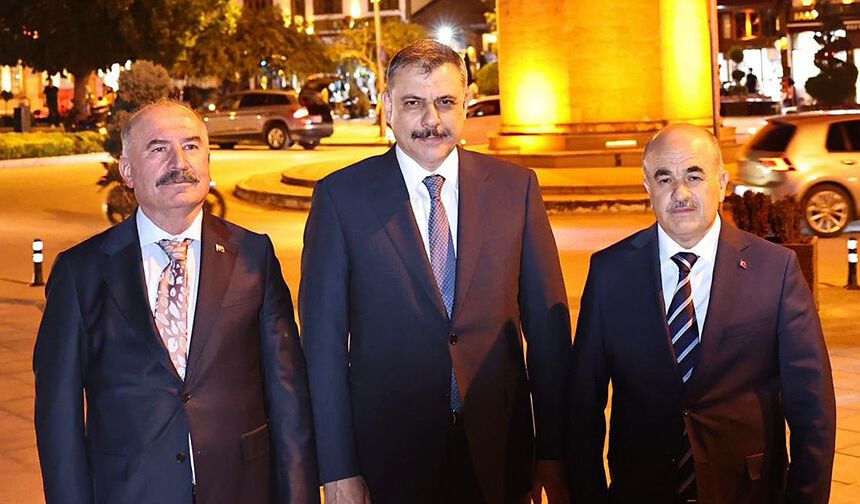 Çorum’un son üç Valisi aynı karede
