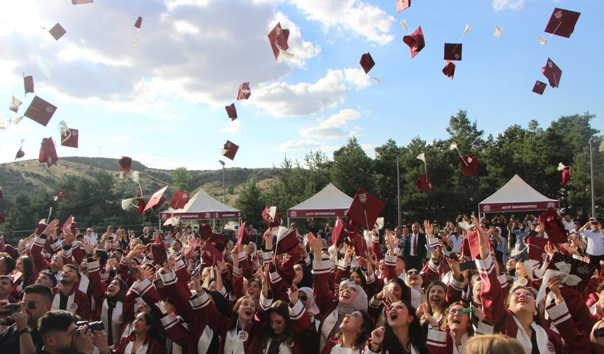 Sungurlu MYO’da 269 öğrenci mezuniyet coşkusu yaşadı