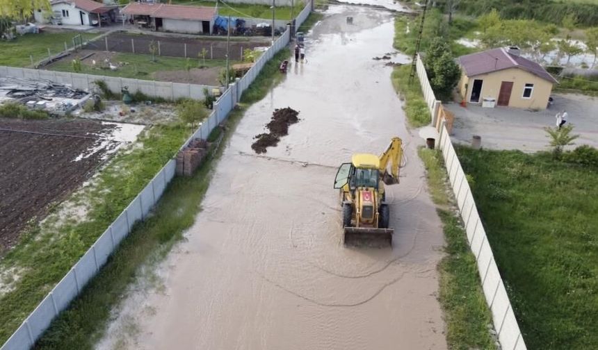 Sağanak Çorum'da tarım arazilerini vurdu