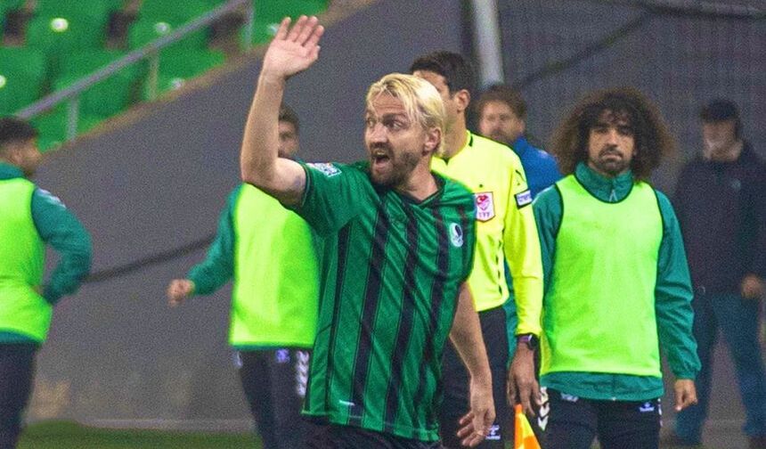 Futbolu bıraktığını açıkladı