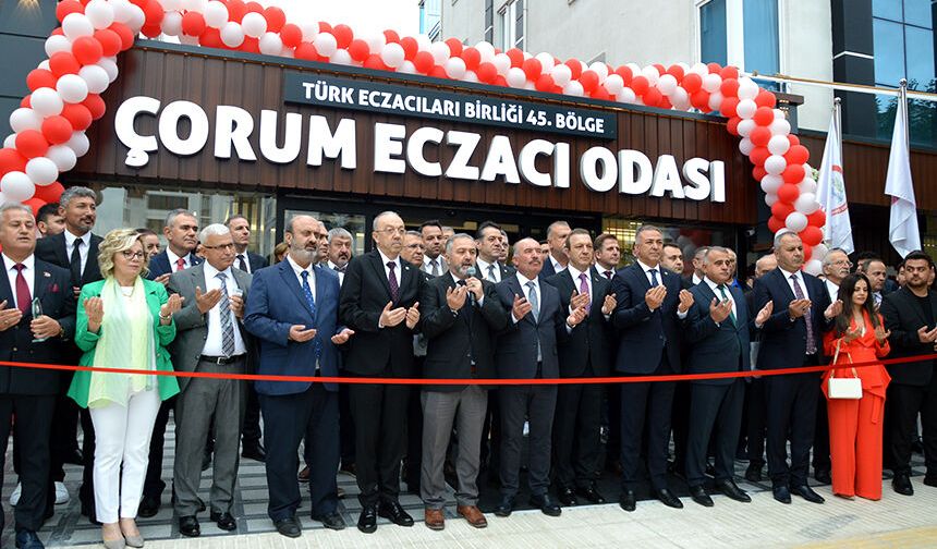 Eczacılar Odası'nın yeni binasına görkemli açılış