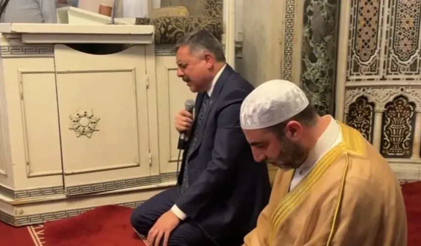 Çiftçi, Emevi Camii'nde Kur'an-ı Kerim okudu