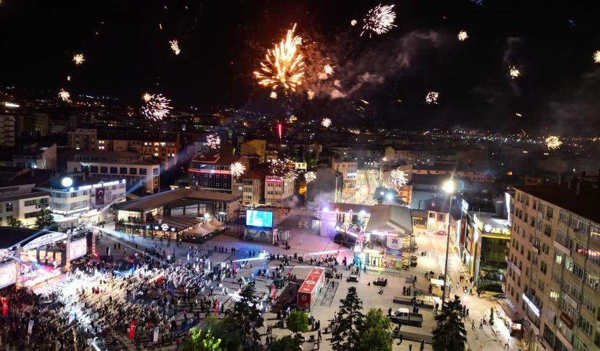 Çorum'da  havai fişek gösterisi