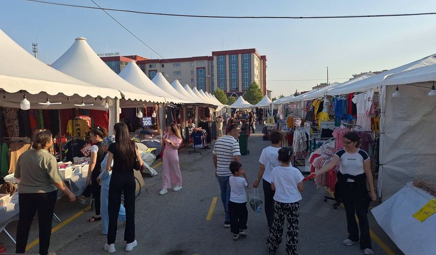 Yerel esnaf festivalde stant açtı
