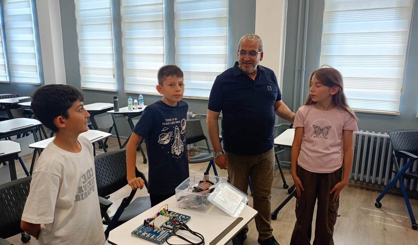 Çağlar'dan geleceğin mucitlerine ziyaret