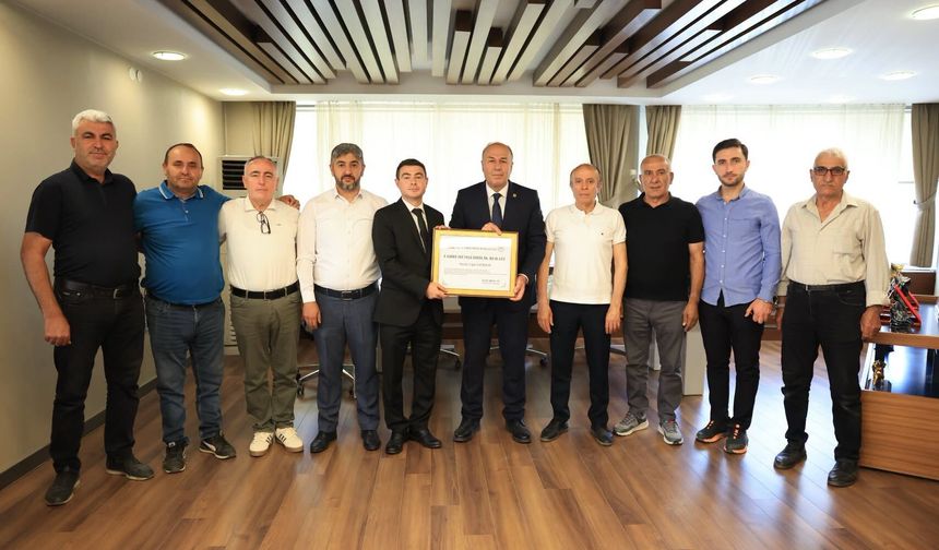 Komutan Gürsoy'a Fahri Hemşehrilik beratı
