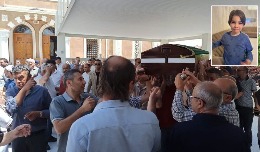 11 yaşındaki Bayezit'e hazin tören