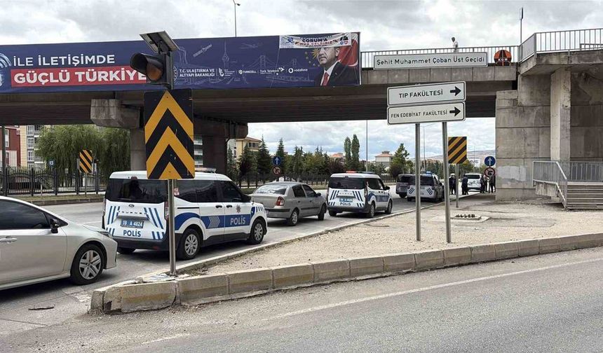 Genç kadın 9 metrelik üst geçitten atladı