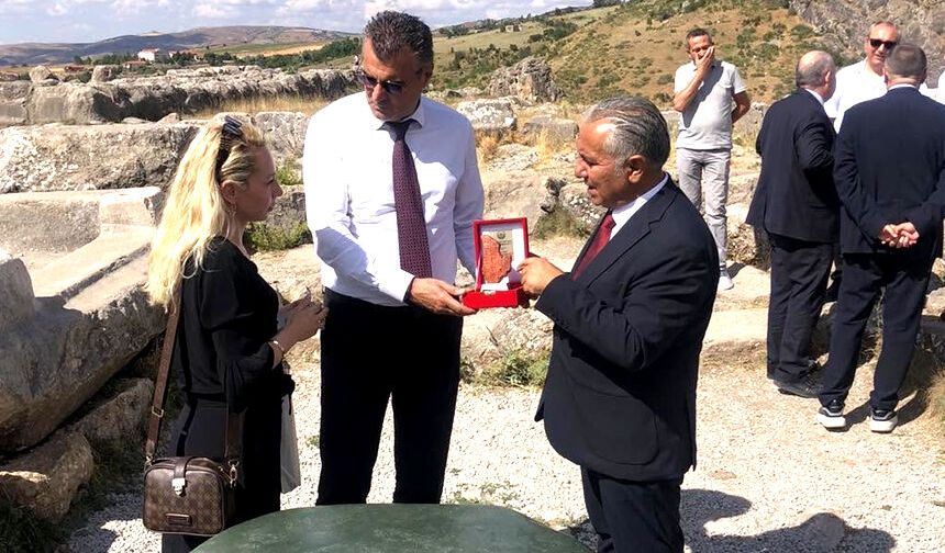 Bulgaristan büyükelçisi Hattuşa'yı gezdi