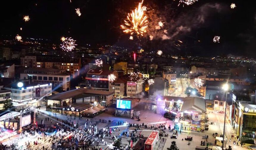 Sağanak yağış festivali de vurdu!