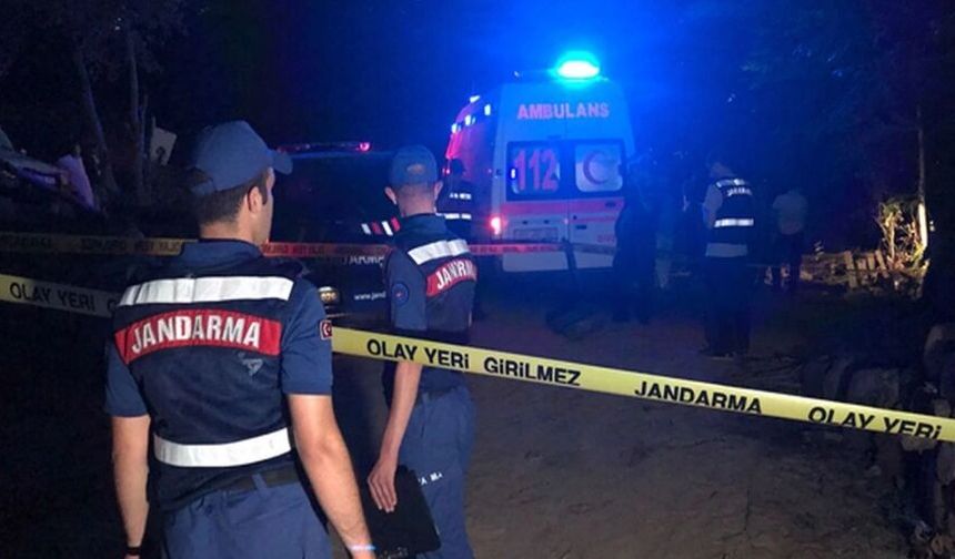 Komşuların kavgası kanlı bitti: 2 kişi silahla, 4 kişi darp sonucu yaralandı