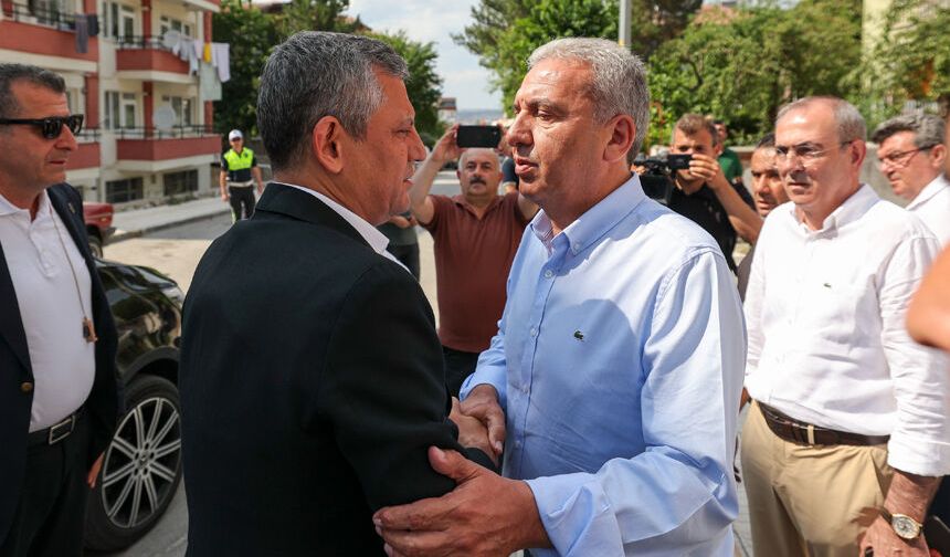 Özgür Özel'den  Tufan Köse’ye taziye ziyareti