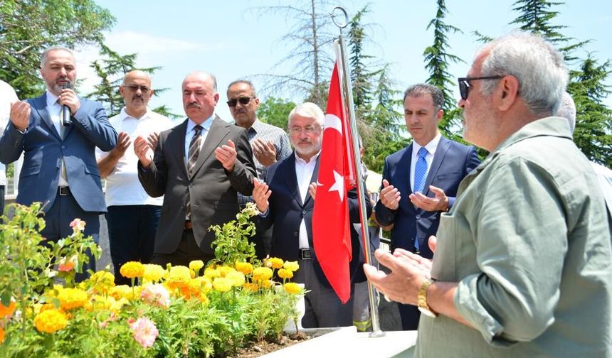 15 Temmuz şehidi  kabri başında dualarla anıldı